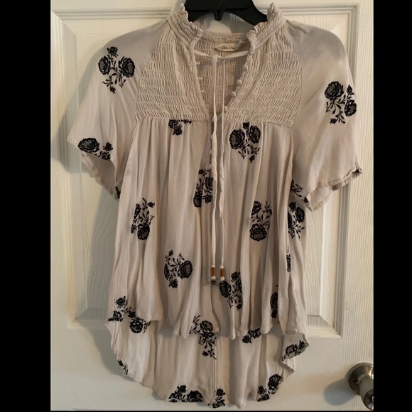 Chloe & Katie Floral Embroidered blouse - Picture 2 of 8